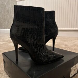 Chic Black Croc-Embossed Heeled Boots